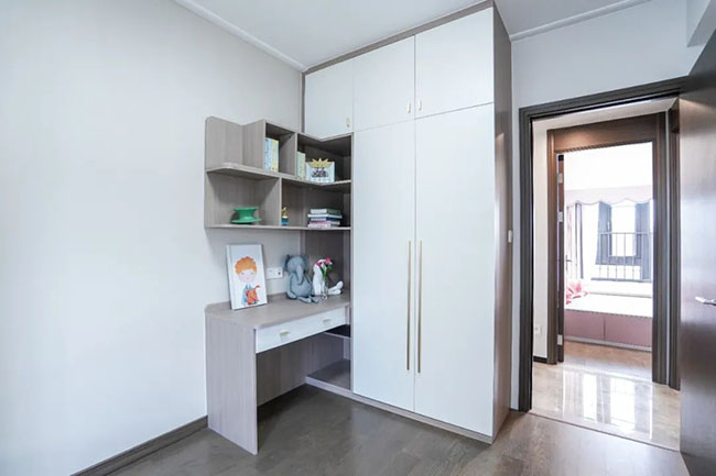 95㎡三居，巧用實用搭配，客房改書房，體驗輕奢小生活。